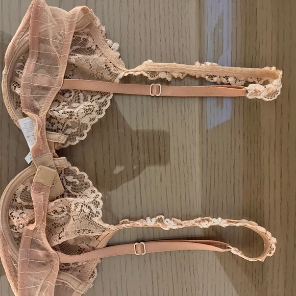 La Perla Cream Lace Bra with Floral Motif and Scalloped Edge- handmade in Italy - Picture 5 of 8